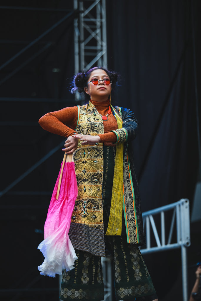 Zee Avi in Melinda Looi Couture for Tian Kong Music Festival
