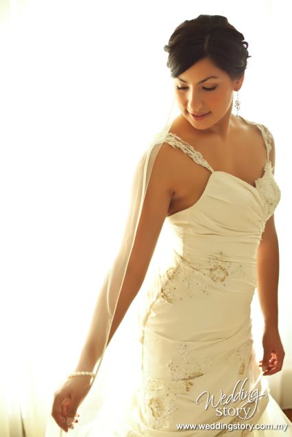 Beautiful bride Amy Stuart in Melinda Looi Couture Bridal