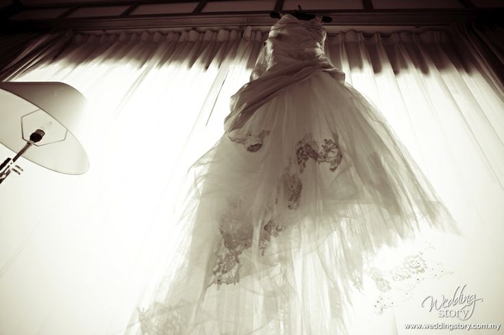 Amy Stuart’s beautiful wedding gown