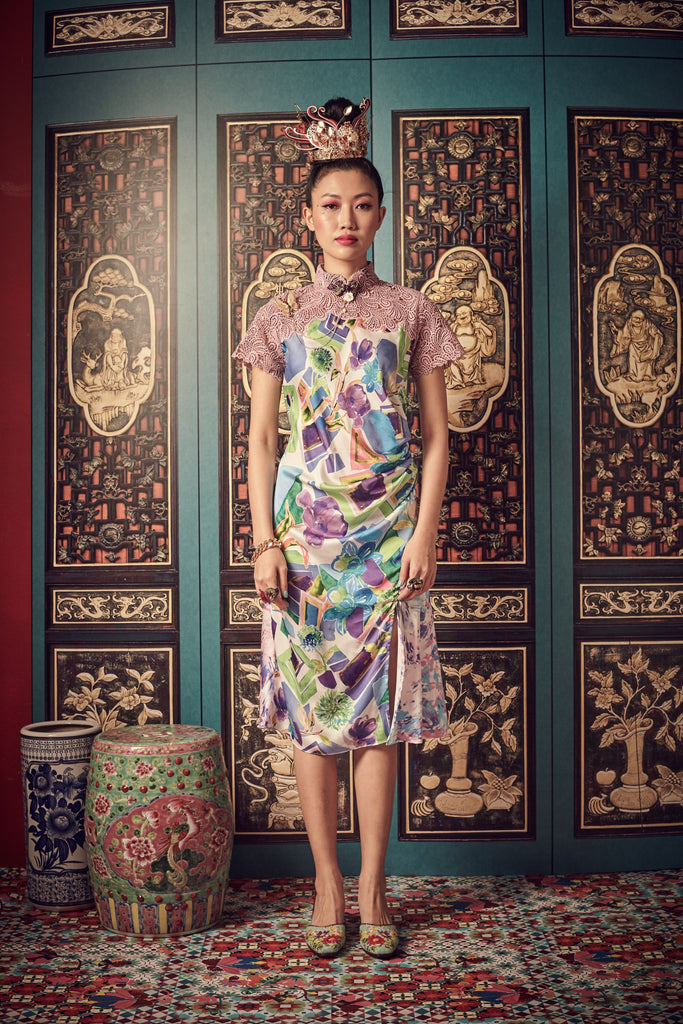 GREEN PRINTED MOTIF WITH DUSTY PINK LACE - BIAS CUT CHEONGSAM WITH SIDE GATHERS AND MANDARIN COLLAR - DUSTY PINK - Melinda Looi - Official Website