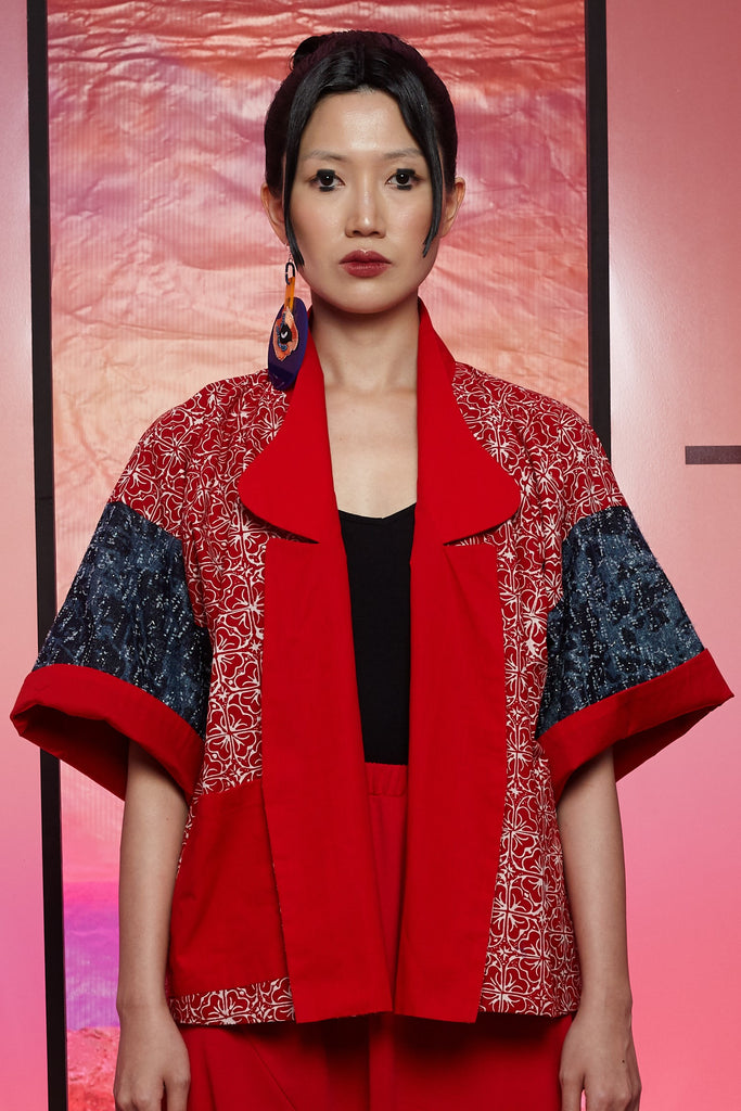 DENIM AND RED FLORAL TILES BATIK WITH REVERSIBLE RED COTTON - REVERSIBLE BOXY JACKET WITH LAPEL - RED