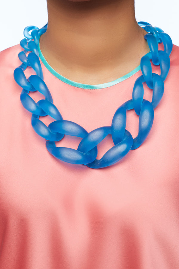 ARC ARCYLIC TRANSPARENT CHUNKY NECKLACE WITH BACK HOOK OPENING - BLUE